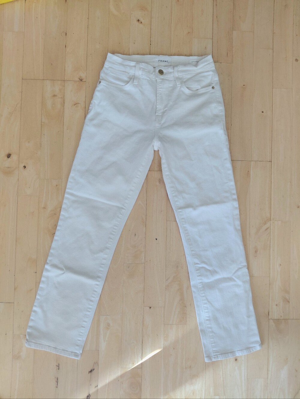 Frame Denim High-Rise Straight Jeans in White with Gold Button Size 25
